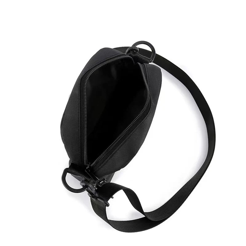 Men's bag, available in single shoulder or cross-body design, suitable for daily use during school. Made of nylon material.